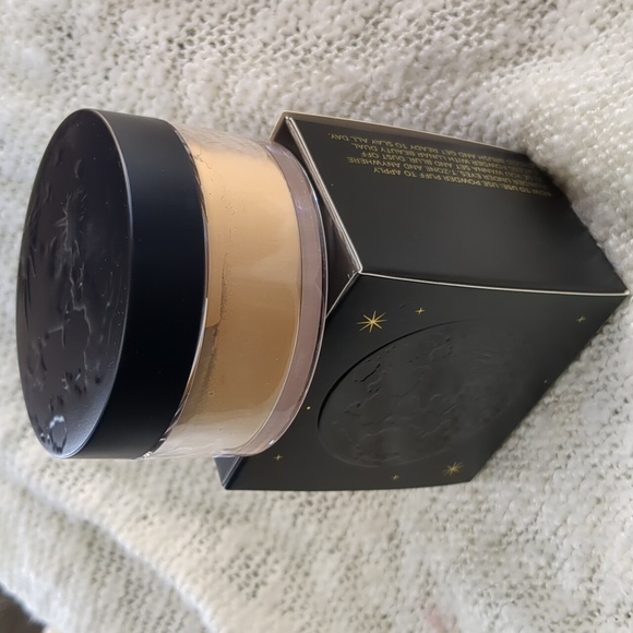 LUNAR BEAUTY LUNARVERSAL Setting Powder w/Puff in Medium, 20g/0.71oz - Picture 9 of 14